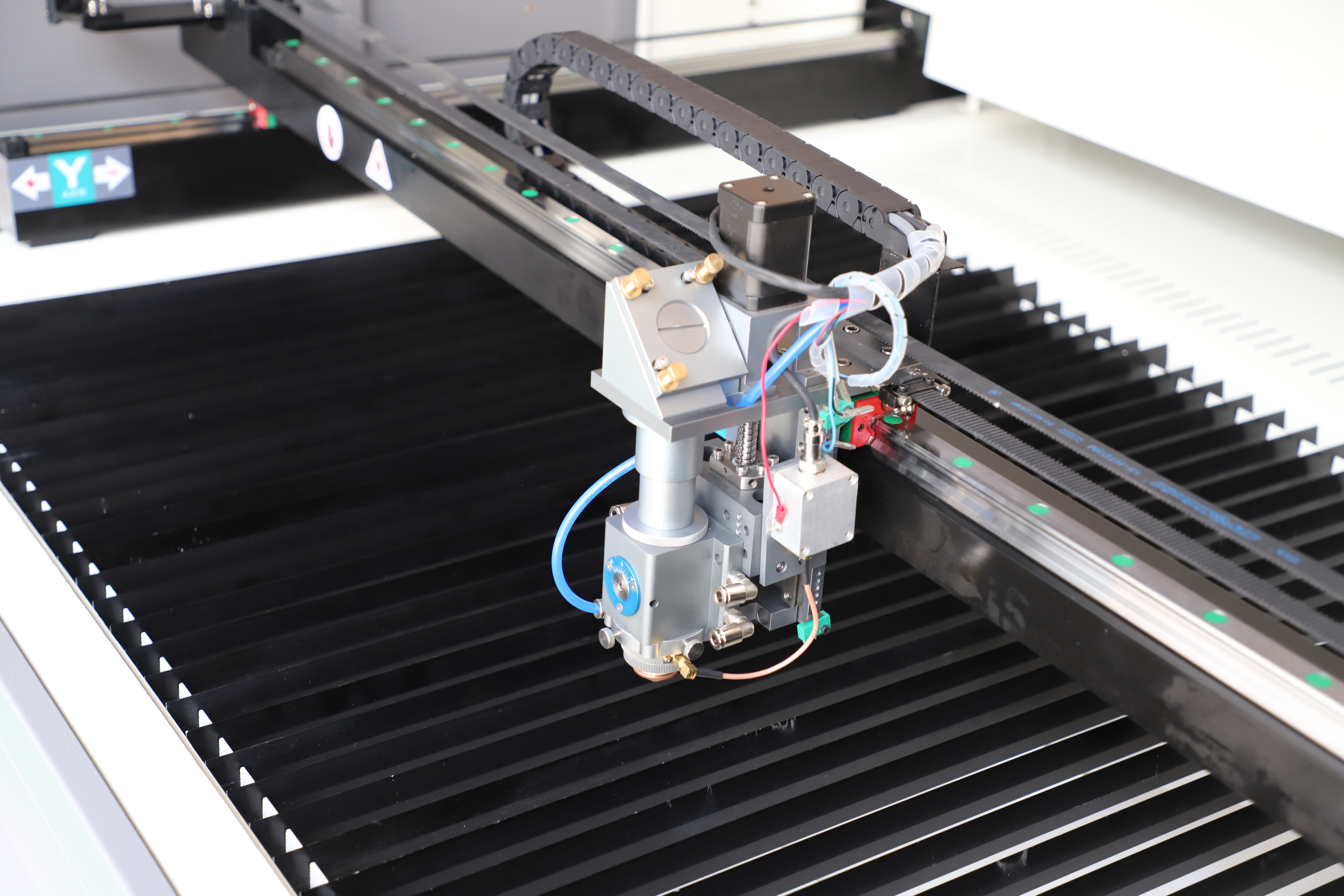 Composition and characteristics of laser cutting machine
